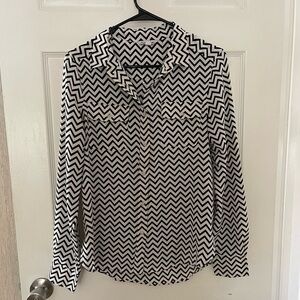 American Eagle Black and White Chevron Blouse